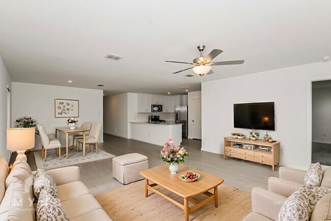 Foto del edificio - 2721 Mistwood Dr