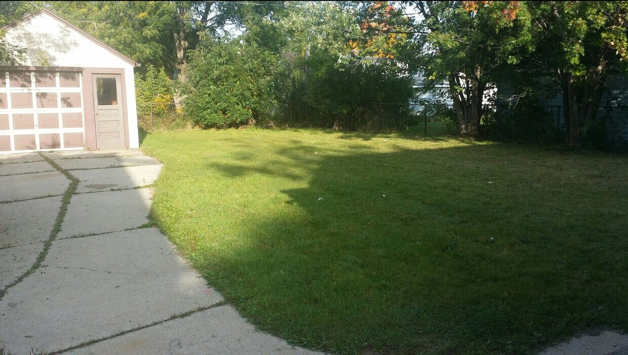 Building Photo - 4843 N 61st St