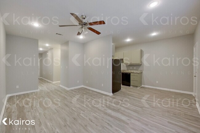 Building Photo - 2103 Perry Street Unit A