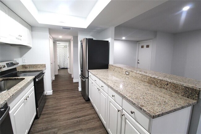 Building Photo - 2467 Twin Dr