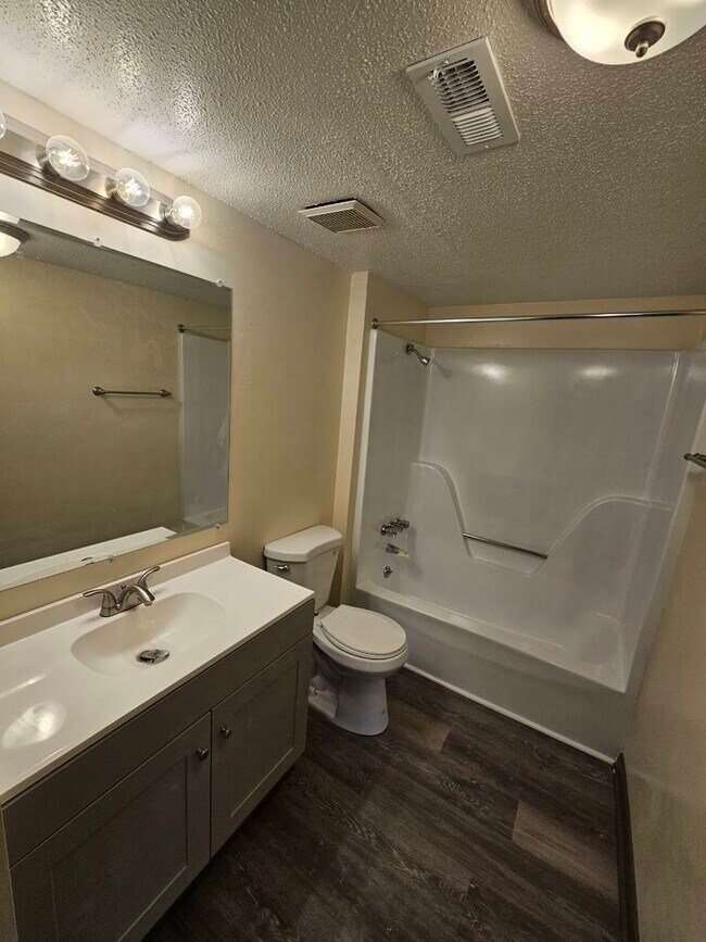 Foto del edificio - Parkwood Apartments