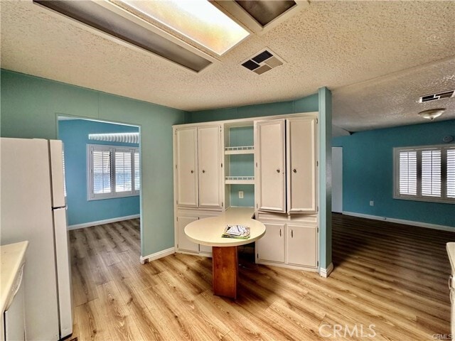 Foto del edificio - 2230 Lake Park Dr