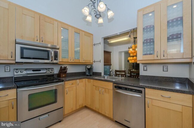 Building Photo - 6319 Early Glow Ct