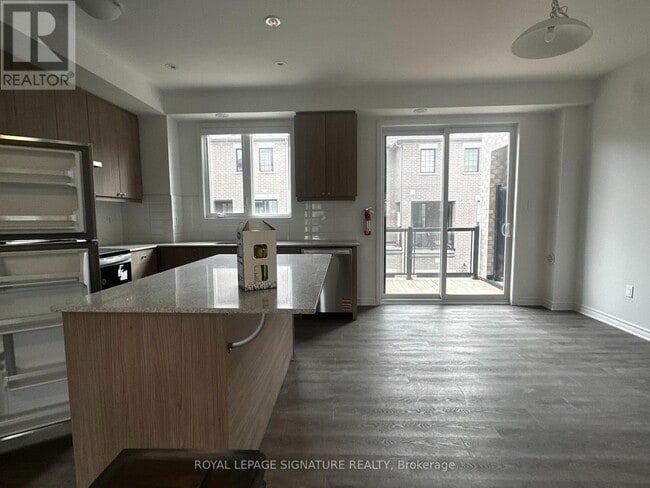 Building Photo - 1259 Lily Cres