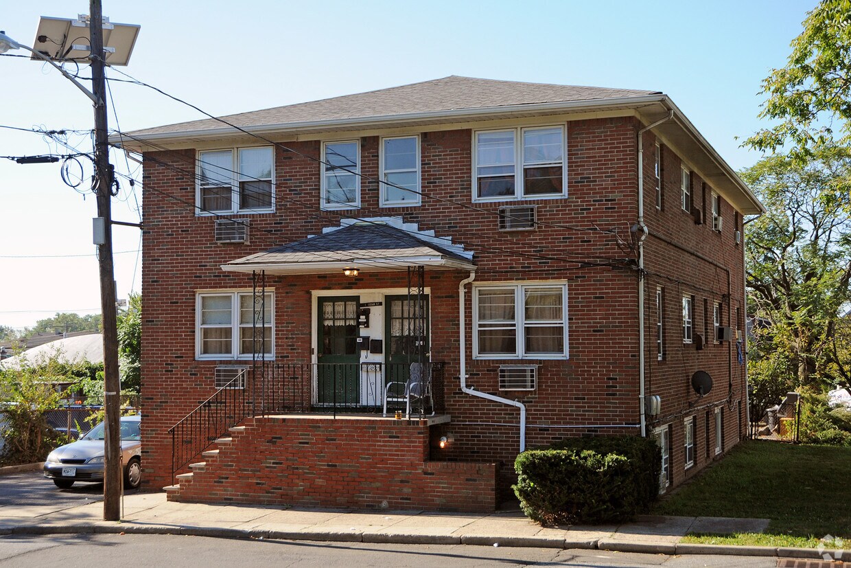 Building Photo - 1 Cedar St