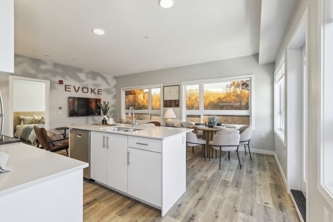 Building Photo - Evoke