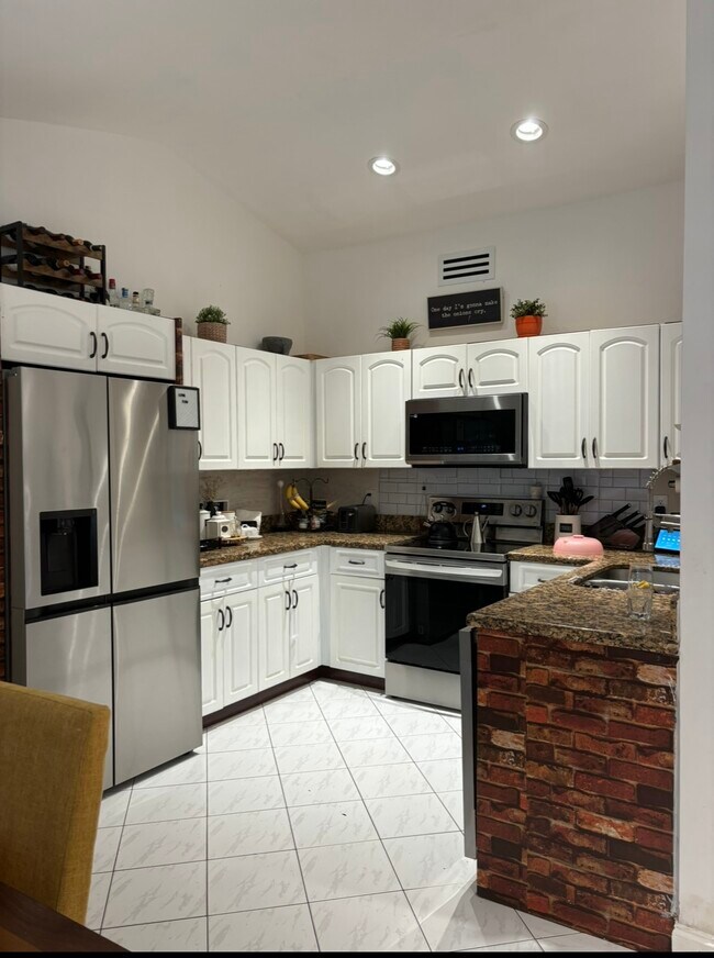 Building Photo - 1311 SW 85th Ave