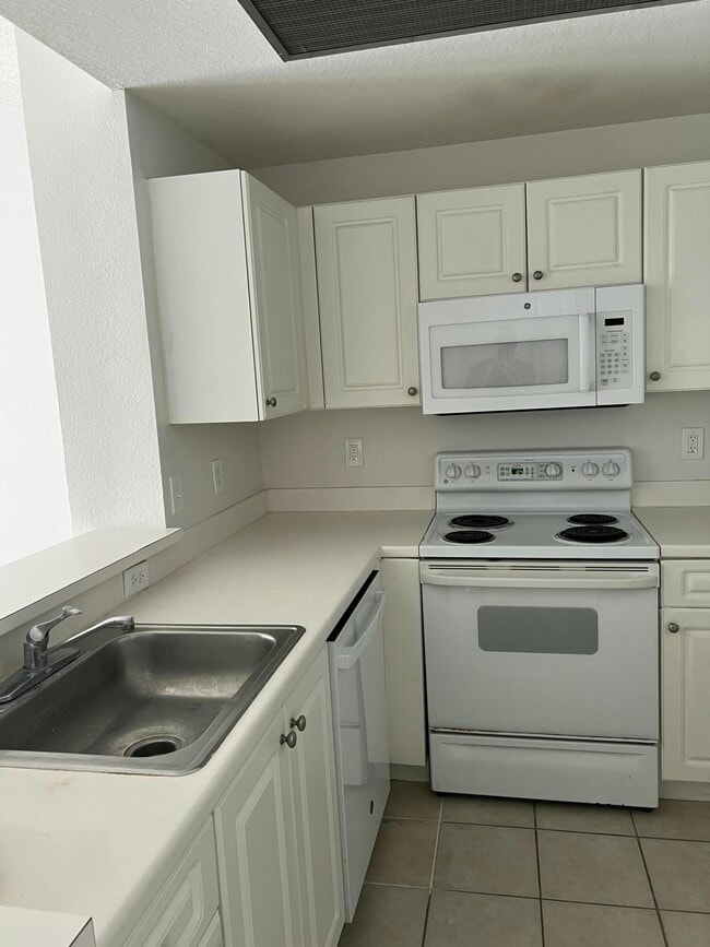 Foto del edificio - 2802 Sarento Pl