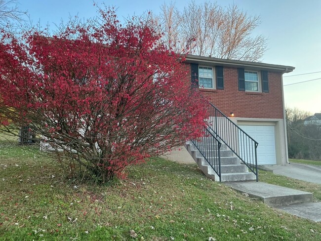 Building Photo - 220 Crossland Ave