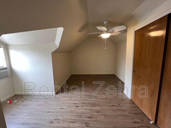 Building Photo - 232 W 21st St