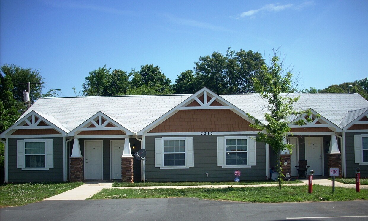 Primary Photo - 2212 Catherine Simmons Ave
