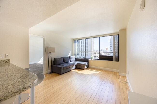 Building Photo - 450 N Arlington Ave