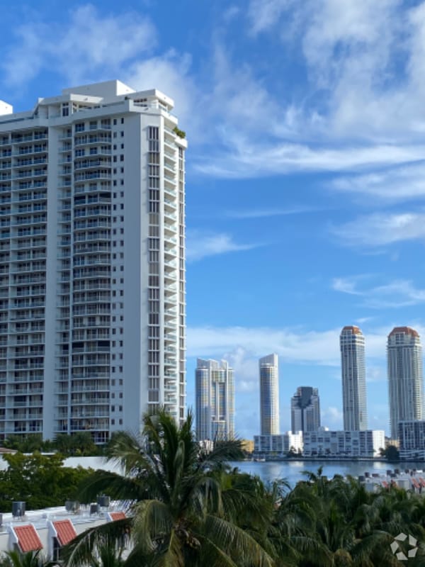 Williams Island Apartments for Rent with Hardwood Floors Aventura, FL