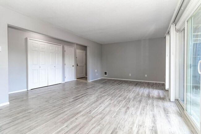 Foto del edificio - Spacious 2 bedroom apartment at French Cha...