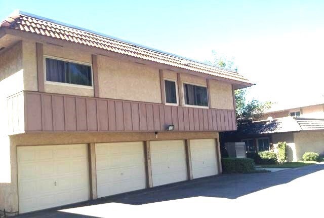 Building Photo - 1008 Las Lomas Dr