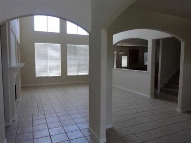 Foto del edificio - 4230 Stoney Knoll Ln