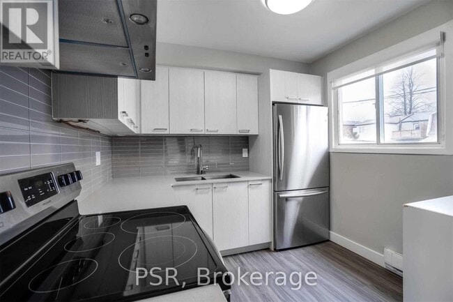 Building Photo - 2 Blackthorn Ave