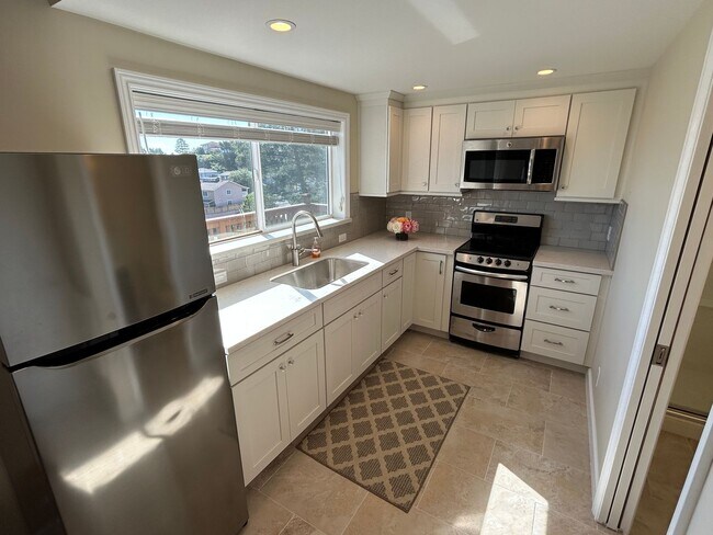 Foto del edificio - Brand-New Glenview Highlands ADU with Stunning Bay & SFO Views – Utilities Included!