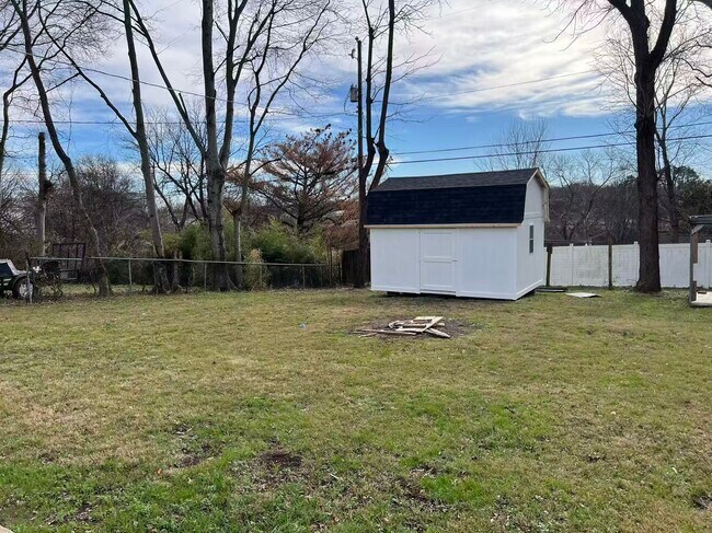 Foto del edificio - 1315 Mercury Dr