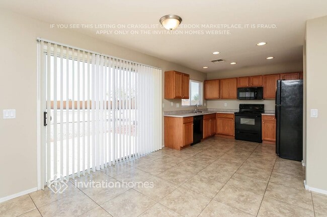 Foto del edificio - 1331 S 219th Ln