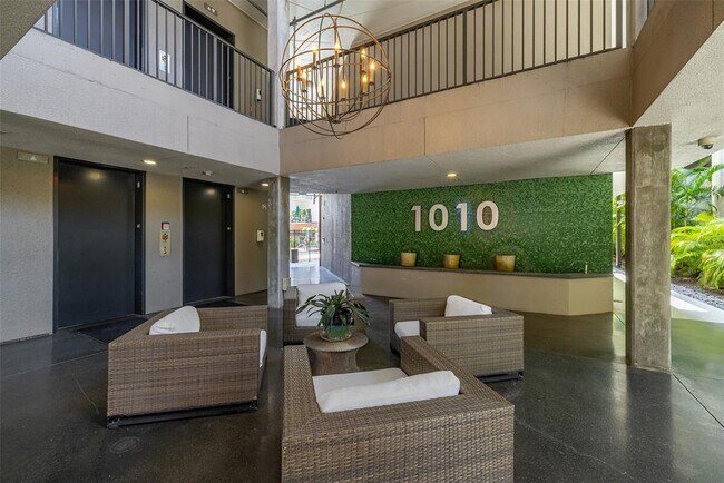 Foto del edificio - 1010 Central Ave