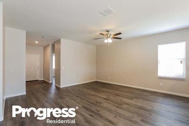 Foto del edificio - 8145 W Encinas Ln