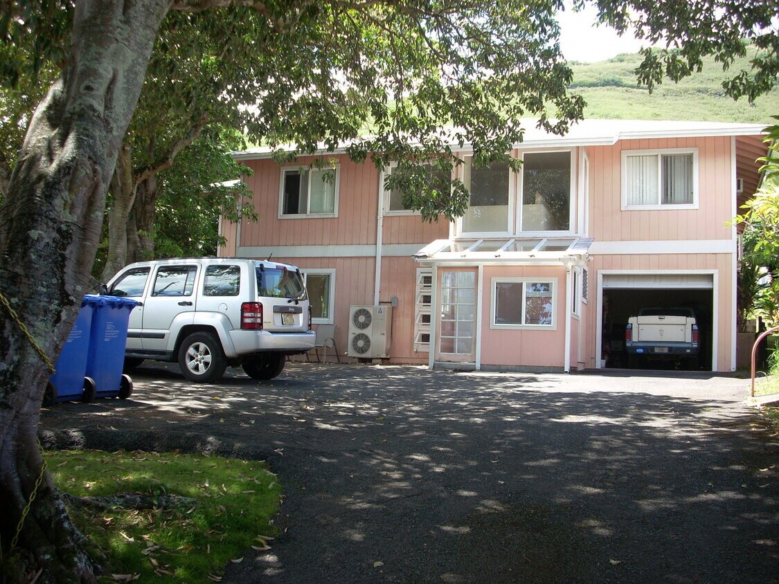 Primary Photo - Manoa 2/2/1+