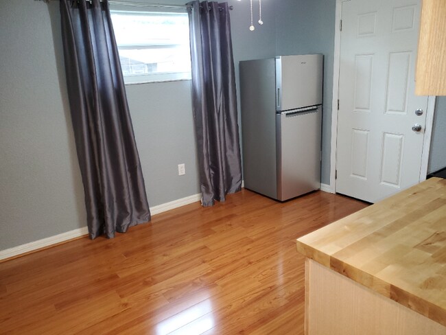 Foto del edificio - 6748 Knightsbridge Dr