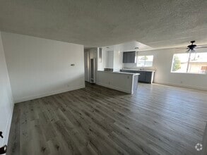 Building Photo - 9505 Oak St