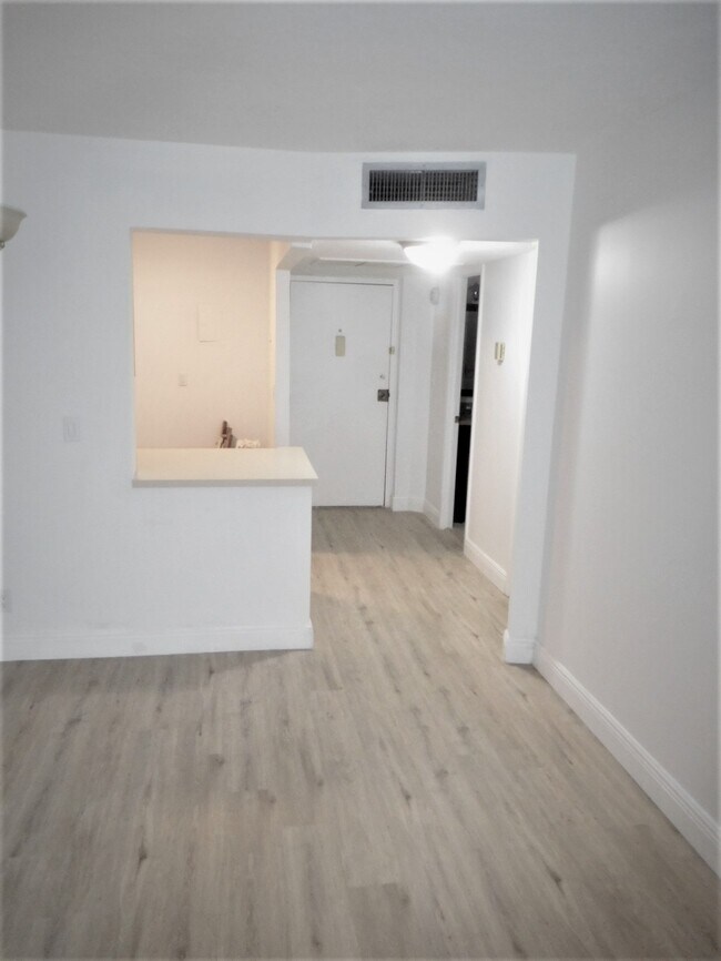 Foto del edificio - 6700 Cypress Rd