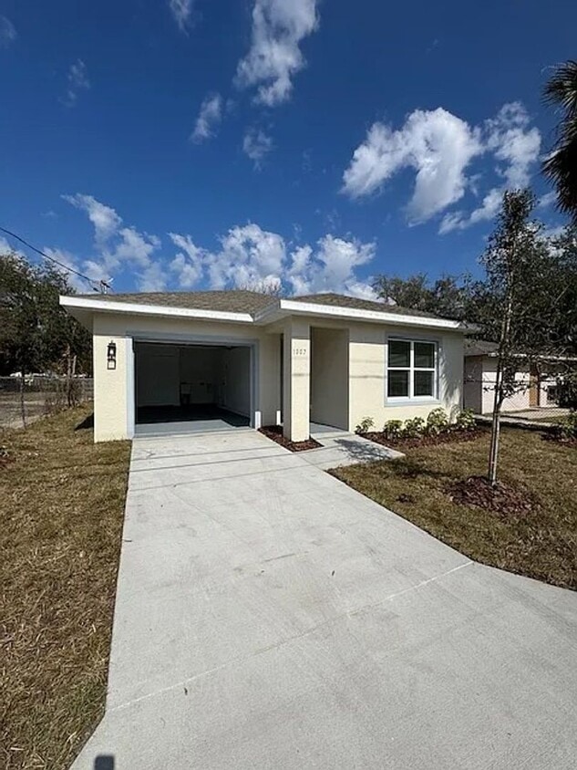Foto principal - 1009 Colyer St