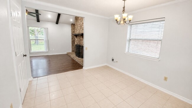 Building Photo - 3111 W Creek Club Dr