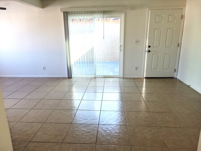 Foto del edificio - 16742 Lynn Ln