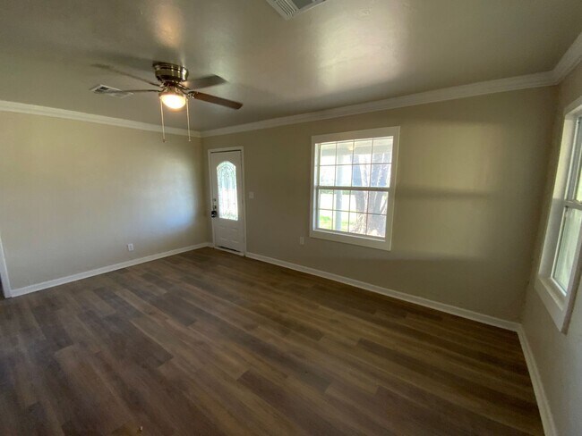 Foto del edificio - Newly Remodeled in MWC - 3 bed 2 bath