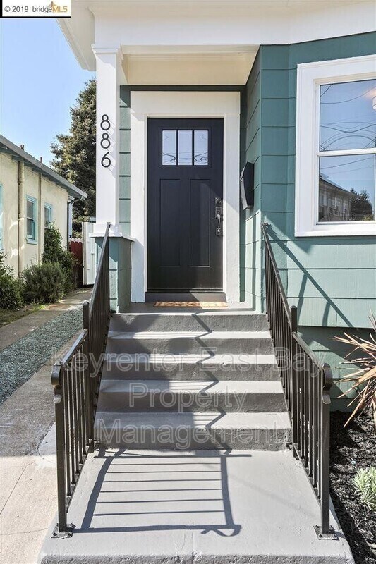 Building Photo - 886 Arlington Ave