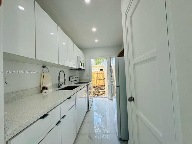 Foto del edificio - 407 SE 14th Ct