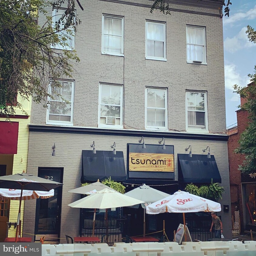 Primary Photo - 22 N Market St