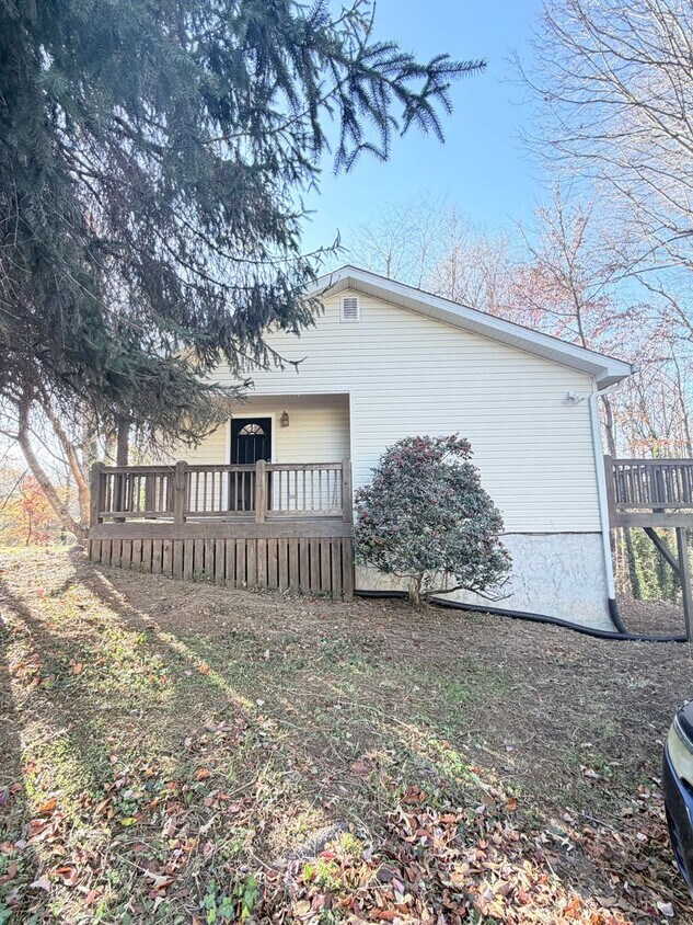 Foto principal - West Asheville 3 Bed, 2 Bath Home For Rent