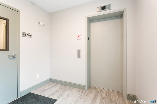 Building Photo - 1645 Black Rock Tpke