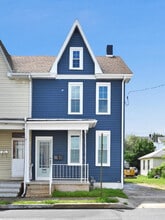 Building Photo - 313 S 1st St