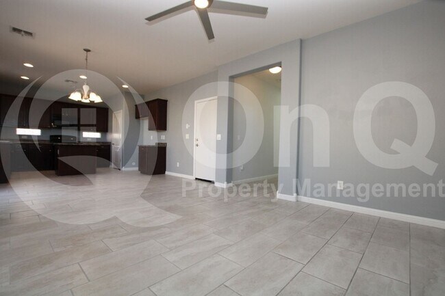 Building Photo - 4842 W Donner Dr