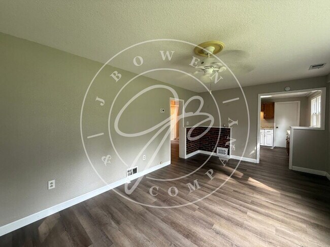 Foto del edificio - 3-Bedroom South Toledo Home with 2 Full Ba...