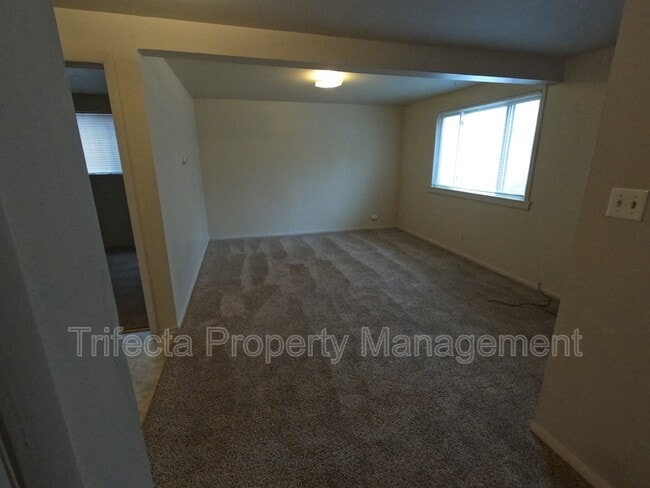 Building Photo - 417 N Hollywood St
