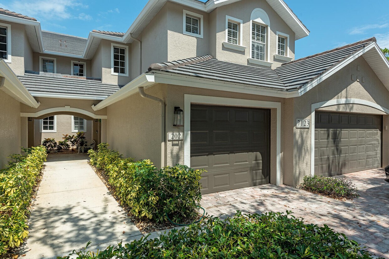 Primary Photo - 7123 Blue Juniper Ct