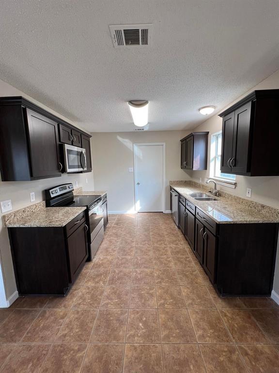 Building Photo - 626 Plainview Dr