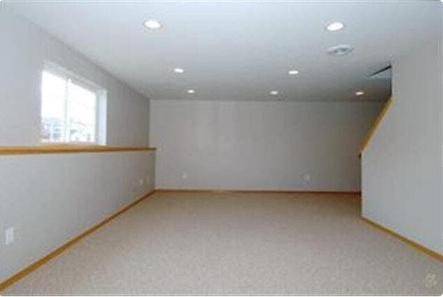 Building Photo - 888 Harper Dr
