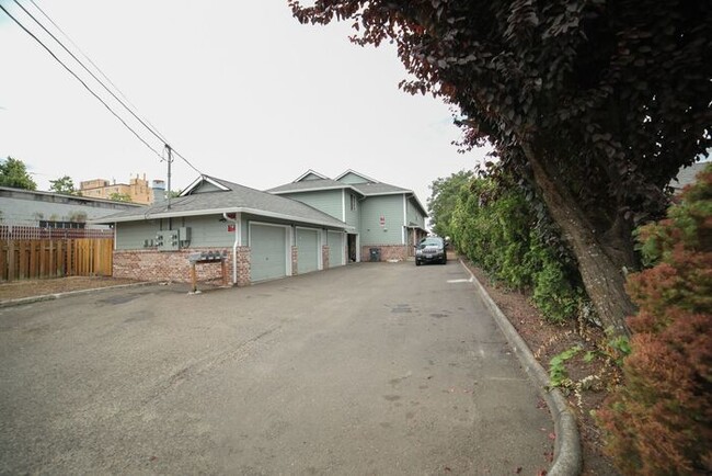 Townhome with Fresh Updates!! - Townhome with Fresh Updates!!