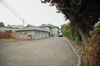 Building Photo - 3419 SE 85th Ave