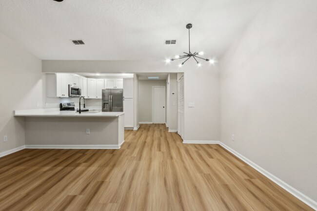 Foto del edificio - 3801 Crown Point Rd