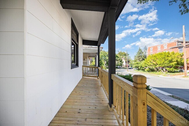 Foto del edificio - Two Bedroom Available Now and for 26-27 Year!